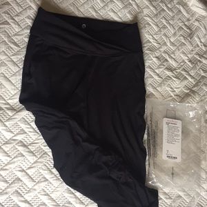 Lululemon size 8 sunset Salutation Crop Black